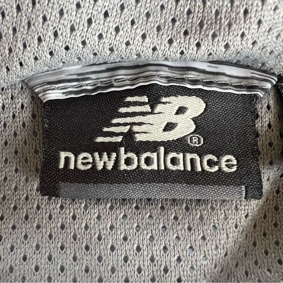 New Balance Women’s Water Resistance Windbreaker Jacket Gray Hoodie Size XL - Picture 11 of 16